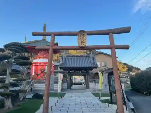 八浄寺の山門