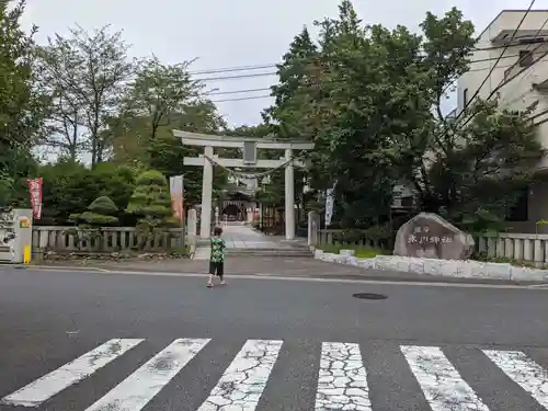 鎮守氷川神社の鳥居