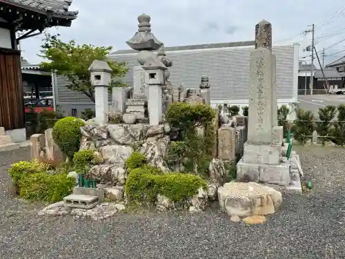 林照寺の{uncategorized: "未分類", other: "その他", undefined: "問題あり", building: "その他建物", grave: "お墓", sacred_gate: "鳥居", guardian: "狛犬", statue: "像", buddha: "仏像", history: "歴史", nature: "自然", garden: "庭園", animal: "動物", pagoda: "塔", temizu: "手水舎", mountain_gate: "山門・神門", sanctuary: "本殿・本堂", subordinate: "末社・摂社", art: "芸術", scenery: "景色", jizo: "地蔵", ema: "絵馬", goshuin: "御朱印", omikuji: "おみくじ", items: "授与品その他", amulet: "お守り", goshuincho: "御朱印帳", eats: "食事", festival: "お祭り", votive_dance: "神楽", shichigosan: "七五三参", wedding: "結婚式", experience: "体験その他", initially: "初詣", around: "周辺", anti_infection: "感染症対策"}