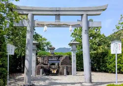 熊野本宮大社産田社の{uncategorized: "未分類", other: "その他", undefined: "問題あり", building: "その他建物", grave: "お墓", sacred_gate: "鳥居", guardian: "狛犬", statue: "像", buddha: "仏像", history: "歴史", nature: "自然", garden: "庭園", animal: "動物", pagoda: "塔", temizu: "手水舎", mountain_gate: "山門・神門", sanctuary: "本殿・本堂", subordinate: "末社・摂社", art: "芸術", scenery: "景色", jizo: "地蔵", ema: "絵馬", goshuin: "御朱印", omikuji: "おみくじ", items: "授与品その他", amulet: "お守り", goshuincho: "御朱印帳", eats: "食事", festival: "お祭り", votive_dance: "神楽", shichigosan: "七五三参", wedding: "結婚式", experience: "体験その他", initially: "初詣", around: "周辺", anti_infection: "感染症対策"}