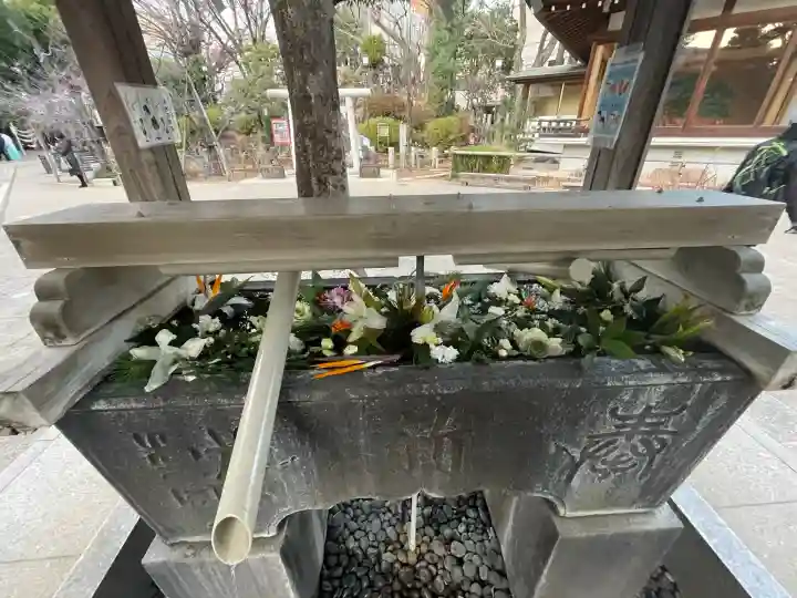鳩森八幡神社の{uncategorized: "未分類", other: "その他", undefined: "問題あり", building: "その他建物", grave: "お墓", sacred_gate: "鳥居", guardian: "狛犬", statue: "像", buddha: "仏像", history: "歴史", nature: "自然", garden: "庭園", animal: "動物", pagoda: "塔", temizu: "手水舎", mountain_gate: "山門・神門", sanctuary: "本殿・本堂", subordinate: "末社・摂社", art: "芸術", scenery: "景色", jizo: "地蔵", ema: "絵馬", goshuin: "御朱印", omikuji: "おみくじ", items: "授与品その他", amulet: "お守り", goshuincho: "御朱印帳", eats: "食事", festival: "お祭り", votive_dance: "神楽", shichigosan: "七五三参", wedding: "結婚式", experience: "体験その他", initially: "初詣", around: "周辺", anti_infection: "感染症対策"}