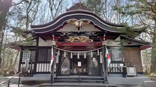 新屋山神社の本殿