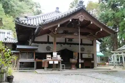 宝山寺の本殿・本堂