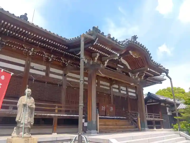 萬徳寺の{uncategorized: "未分類", other: "その他", undefined: "問題あり", building: "その他建物", grave: "お墓", sacred_gate: "鳥居", guardian: "狛犬", statue: "像", buddha: "仏像", history: "歴史", nature: "自然", garden: "庭園", animal: "動物", pagoda: "塔", temizu: "手水舎", mountain_gate: "山門・神門", sanctuary: "本殿・本堂", subordinate: "末社・摂社", art: "芸術", scenery: "景色", jizo: "地蔵", ema: "絵馬", goshuin: "御朱印", omikuji: "おみくじ", items: "授与品その他", amulet: "お守り", goshuincho: "御朱印帳", eats: "食事", festival: "お祭り", votive_dance: "神楽", shichigosan: "七五三参", wedding: "結婚式", experience: "体験その他", initially: "初詣", around: "周辺", anti_infection: "感染症対策"}