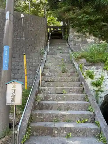 津守稲荷神社の{uncategorized: "未分類", other: "その他", undefined: "問題あり", building: "その他建物", grave: "お墓", sacred_gate: "鳥居", guardian: "狛犬", statue: "像", buddha: "仏像", history: "歴史", nature: "自然", garden: "庭園", animal: "動物", pagoda: "塔", temizu: "手水舎", mountain_gate: "山門・神門", sanctuary: "本殿・本堂", subordinate: "末社・摂社", art: "芸術", scenery: "景色", jizo: "地蔵", ema: "絵馬", goshuin: "御朱印", omikuji: "おみくじ", items: "授与品その他", amulet: "お守り", goshuincho: "御朱印帳", eats: "食事", festival: "お祭り", votive_dance: "神楽", shichigosan: "七五三参", wedding: "結婚式", experience: "体験その他", initially: "初詣", around: "周辺", anti_infection: "感染症対策"}