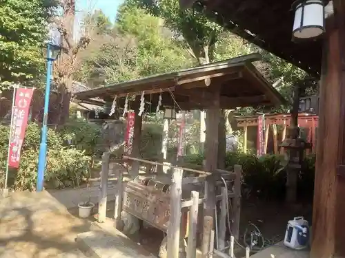 花園稲荷神社の手水舎