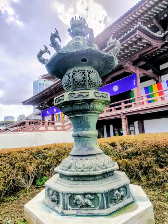 増上寺の{uncategorized: "未分類", other: "その他", undefined: "問題あり", building: "その他建物", grave: "お墓", sacred_gate: "鳥居", guardian: "狛犬", statue: "像", buddha: "仏像", history: "歴史", nature: "自然", garden: "庭園", animal: "動物", pagoda: "塔", temizu: "手水舎", mountain_gate: "山門・神門", sanctuary: "本殿・本堂", subordinate: "末社・摂社", art: "芸術", scenery: "景色", jizo: "地蔵", ema: "絵馬", goshuin: "御朱印", omikuji: "おみくじ", items: "授与品その他", amulet: "お守り", goshuincho: "御朱印帳", eats: "食事", festival: "お祭り", votive_dance: "神楽", shichigosan: "七五三参", wedding: "結婚式", experience: "体験その他", initially: "初詣", around: "周辺", anti_infection: "感染症対策"}