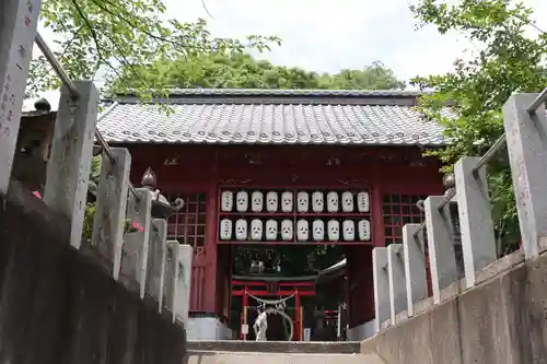 山名八幡宮の山門