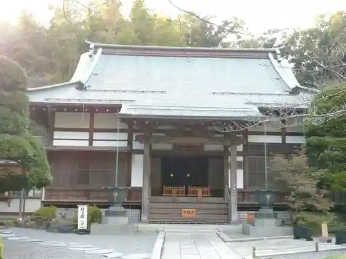 報国寺の本殿・本堂