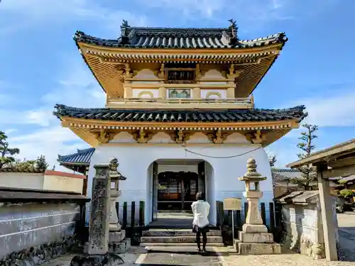 勅願院 観音寺の山門