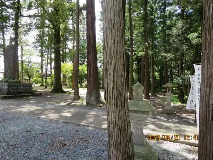 宇奈己呂和気神社の庭園