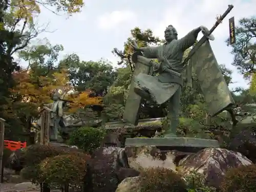 大井神社の像