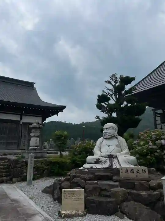 全長寺の{uncategorized: "未分類", other: "その他", undefined: "問題あり", building: "その他建物", grave: "お墓", sacred_gate: "鳥居", guardian: "狛犬", statue: "像", buddha: "仏像", history: "歴史", nature: "自然", garden: "庭園", animal: "動物", pagoda: "塔", temizu: "手水舎", mountain_gate: "山門・神門", sanctuary: "本殿・本堂", subordinate: "末社・摂社", art: "芸術", scenery: "景色", jizo: "地蔵", ema: "絵馬", goshuin: "御朱印", omikuji: "おみくじ", items: "授与品その他", amulet: "お守り", goshuincho: "御朱印帳", eats: "食事", festival: "お祭り", votive_dance: "神楽", shichigosan: "七五三参", wedding: "結婚式", experience: "体験その他", initially: "初詣", around: "周辺", anti_infection: "感染症対策"}