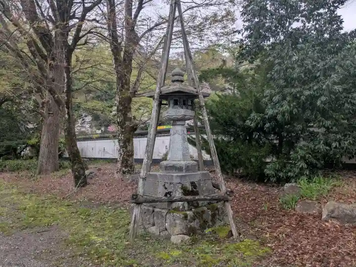 柳廼社の{uncategorized: "未分類", other: "その他", undefined: "問題あり", building: "その他建物", grave: "お墓", sacred_gate: "鳥居", guardian: "狛犬", statue: "像", buddha: "仏像", history: "歴史", nature: "自然", garden: "庭園", animal: "動物", pagoda: "塔", temizu: "手水舎", mountain_gate: "山門・神門", sanctuary: "本殿・本堂", subordinate: "末社・摂社", art: "芸術", scenery: "景色", jizo: "地蔵", ema: "絵馬", goshuin: "御朱印", omikuji: "おみくじ", items: "授与品その他", amulet: "お守り", goshuincho: "御朱印帳", eats: "食事", festival: "お祭り", votive_dance: "神楽", shichigosan: "七五三参", wedding: "結婚式", experience: "体験その他", initially: "初詣", around: "周辺", anti_infection: "感染症対策"}