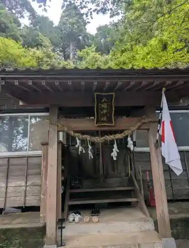 八幡神社の{uncategorized: "未分類", other: "その他", undefined: "問題あり", building: "その他建物", grave: "お墓", sacred_gate: "鳥居", guardian: "狛犬", statue: "像", buddha: "仏像", history: "歴史", nature: "自然", garden: "庭園", animal: "動物", pagoda: "塔", temizu: "手水舎", mountain_gate: "山門・神門", sanctuary: "本殿・本堂", subordinate: "末社・摂社", art: "芸術", scenery: "景色", jizo: "地蔵", ema: "絵馬", goshuin: "御朱印", omikuji: "おみくじ", items: "授与品その他", amulet: "お守り", goshuincho: "御朱印帳", eats: "食事", festival: "お祭り", votive_dance: "神楽", shichigosan: "七五三参", wedding: "結婚式", experience: "体験その他", initially: "初詣", around: "周辺", anti_infection: "感染症対策"}