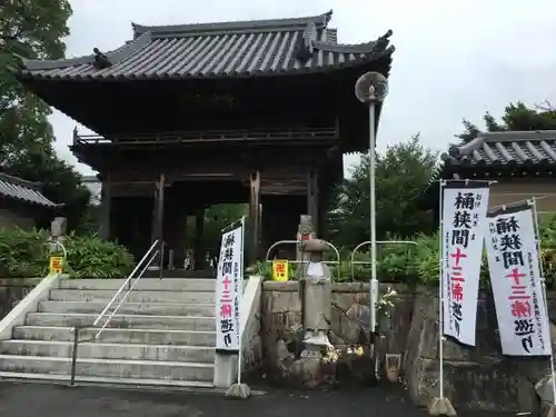 曹源寺の山門