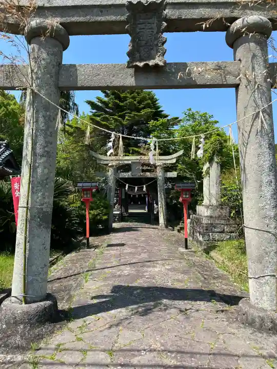 八坂社 (富来神社) の{uncategorized: "未分類", other: "その他", undefined: "問題あり", building: "その他建物", grave: "お墓", sacred_gate: "鳥居", guardian: "狛犬", statue: "像", buddha: "仏像", history: "歴史", nature: "自然", garden: "庭園", animal: "動物", pagoda: "塔", temizu: "手水舎", mountain_gate: "山門・神門", sanctuary: "本殿・本堂", subordinate: "末社・摂社", art: "芸術", scenery: "景色", jizo: "地蔵", ema: "絵馬", goshuin: "御朱印", omikuji: "おみくじ", items: "授与品その他", amulet: "お守り", goshuincho: "御朱印帳", eats: "食事", festival: "お祭り", votive_dance: "神楽", shichigosan: "七五三参", wedding: "結婚式", experience: "体験その他", initially: "初詣", around: "周辺", anti_infection: "感染症対策"}