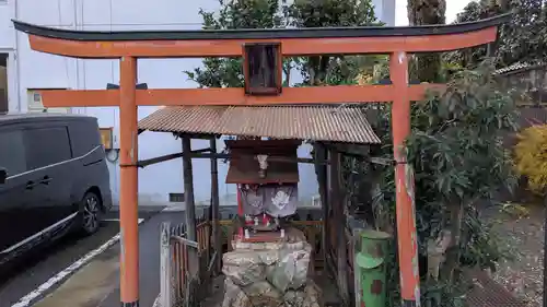 室・佐一郎稲荷大明神の鳥居