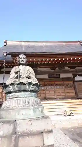 源空寺の像