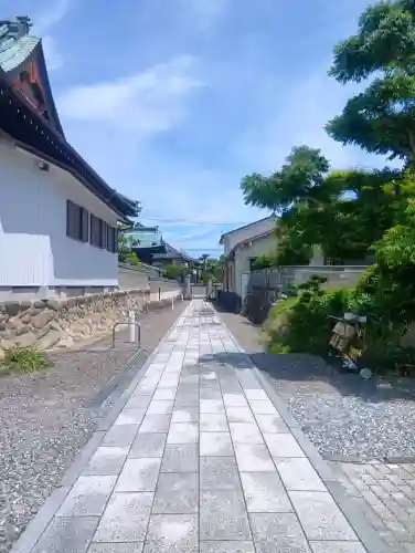 満福寺の{uncategorized: "未分類", other: "その他", undefined: "問題あり", building: "その他建物", grave: "お墓", sacred_gate: "鳥居", guardian: "狛犬", statue: "像", buddha: "仏像", history: "歴史", nature: "自然", garden: "庭園", animal: "動物", pagoda: "塔", temizu: "手水舎", mountain_gate: "山門・神門", sanctuary: "本殿・本堂", subordinate: "末社・摂社", art: "芸術", scenery: "景色", jizo: "地蔵", ema: "絵馬", goshuin: "御朱印", omikuji: "おみくじ", items: "授与品その他", amulet: "お守り", goshuincho: "御朱印帳", eats: "食事", festival: "お祭り", votive_dance: "神楽", shichigosan: "七五三参", wedding: "結婚式", experience: "体験その他", initially: "初詣", around: "周辺", anti_infection: "感染症対策"}
