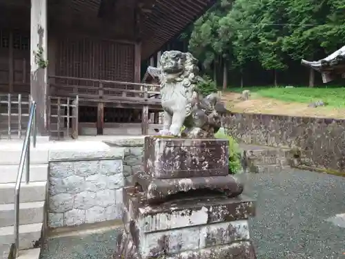 石座神社の狛犬