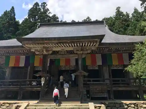宝珠山 立石寺の本殿・本堂