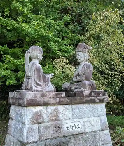 四條畷神社の像