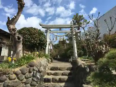 横浜御嶽神社の鳥居
