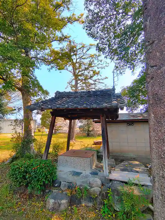 子安神明社(大留町6)の手水舎