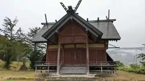 新城神社の本殿