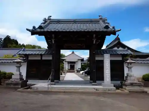 龍宝寺の山門