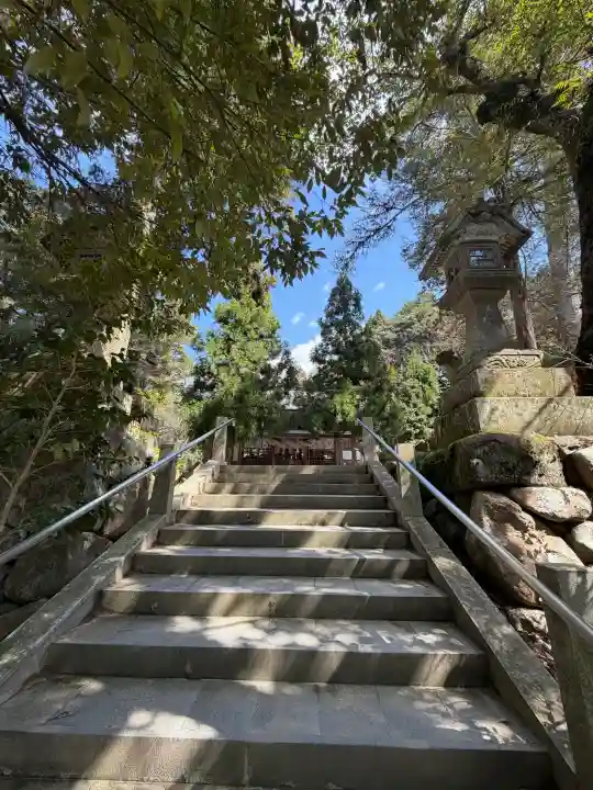 玉作湯神社の{uncategorized: "未分類", other: "その他", undefined: "問題あり", building: "その他建物", grave: "お墓", sacred_gate: "鳥居", guardian: "狛犬", statue: "像", buddha: "仏像", history: "歴史", nature: "自然", garden: "庭園", animal: "動物", pagoda: "塔", temizu: "手水舎", mountain_gate: "山門・神門", sanctuary: "本殿・本堂", subordinate: "末社・摂社", art: "芸術", scenery: "景色", jizo: "地蔵", ema: "絵馬", goshuin: "御朱印", omikuji: "おみくじ", items: "授与品その他", amulet: "お守り", goshuincho: "御朱印帳", eats: "食事", festival: "お祭り", votive_dance: "神楽", shichigosan: "七五三参", wedding: "結婚式", experience: "体験その他", initially: "初詣", around: "周辺", anti_infection: "感染症対策"}