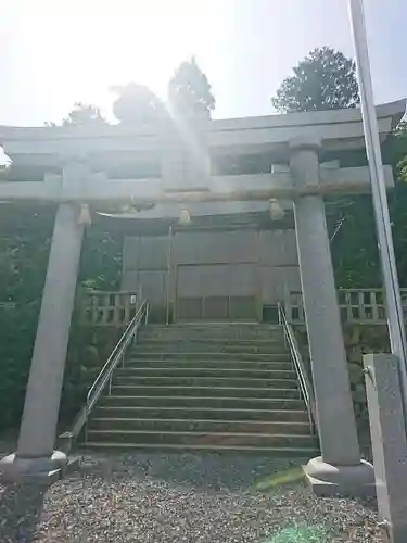 宇波西神社の鳥居