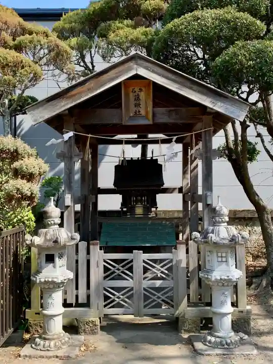 御釜神社の{uncategorized: "未分類", other: "その他", undefined: "問題あり", building: "その他建物", grave: "お墓", sacred_gate: "鳥居", guardian: "狛犬", statue: "像", buddha: "仏像", history: "歴史", nature: "自然", garden: "庭園", animal: "動物", pagoda: "塔", temizu: "手水舎", mountain_gate: "山門・神門", sanctuary: "本殿・本堂", subordinate: "末社・摂社", art: "芸術", scenery: "景色", jizo: "地蔵", ema: "絵馬", goshuin: "御朱印", omikuji: "おみくじ", items: "授与品その他", amulet: "お守り", goshuincho: "御朱印帳", eats: "食事", festival: "お祭り", votive_dance: "神楽", shichigosan: "七五三参", wedding: "結婚式", experience: "体験その他", initially: "初詣", around: "周辺", anti_infection: "感染症対策"}