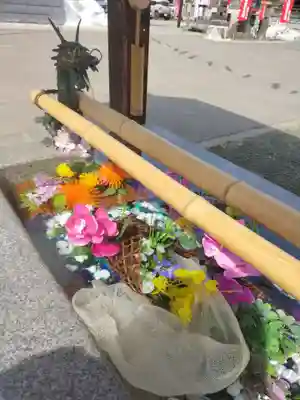 成田山札幌別院新栄寺の手水舎