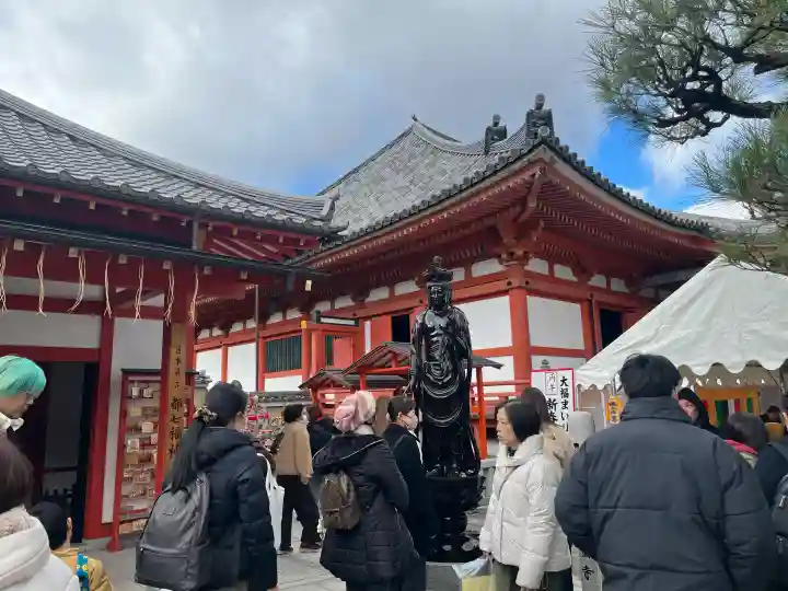 六波羅蜜寺の{uncategorized: "未分類", other: "その他", undefined: "問題あり", building: "その他建物", grave: "お墓", sacred_gate: "鳥居", guardian: "狛犬", statue: "像", buddha: "仏像", history: "歴史", nature: "自然", garden: "庭園", animal: "動物", pagoda: "塔", temizu: "手水舎", mountain_gate: "山門・神門", sanctuary: "本殿・本堂", subordinate: "末社・摂社", art: "芸術", scenery: "景色", jizo: "地蔵", ema: "絵馬", goshuin: "御朱印", omikuji: "おみくじ", items: "授与品その他", amulet: "お守り", goshuincho: "御朱印帳", eats: "食事", festival: "お祭り", votive_dance: "神楽", shichigosan: "七五三参", wedding: "結婚式", experience: "体験その他", initially: "初詣", around: "周辺", anti_infection: "感染症対策"}