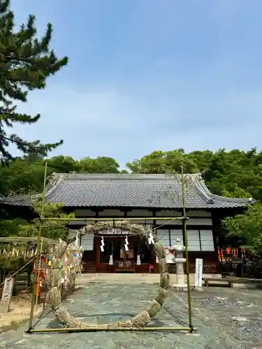 玉津島神社の{uncategorized: "未分類", other: "その他", undefined: "問題あり", building: "その他建物", grave: "お墓", sacred_gate: "鳥居", guardian: "狛犬", statue: "像", buddha: "仏像", history: "歴史", nature: "自然", garden: "庭園", animal: "動物", pagoda: "塔", temizu: "手水舎", mountain_gate: "山門・神門", sanctuary: "本殿・本堂", subordinate: "末社・摂社", art: "芸術", scenery: "景色", jizo: "地蔵", ema: "絵馬", goshuin: "御朱印", omikuji: "おみくじ", items: "授与品その他", amulet: "お守り", goshuincho: "御朱印帳", eats: "食事", festival: "お祭り", votive_dance: "神楽", shichigosan: "七五三参", wedding: "結婚式", experience: "体験その他", initially: "初詣", around: "周辺", anti_infection: "感染症対策"}