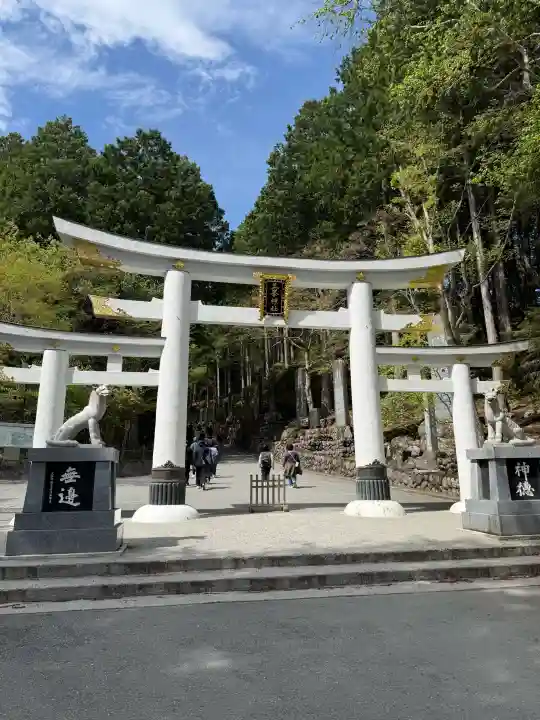 三峯神社の{uncategorized: "未分類", other: "その他", undefined: "問題あり", building: "その他建物", grave: "お墓", sacred_gate: "鳥居", guardian: "狛犬", statue: "像", buddha: "仏像", history: "歴史", nature: "自然", garden: "庭園", animal: "動物", pagoda: "塔", temizu: "手水舎", mountain_gate: "山門・神門", sanctuary: "本殿・本堂", subordinate: "末社・摂社", art: "芸術", scenery: "景色", jizo: "地蔵", ema: "絵馬", goshuin: "御朱印", omikuji: "おみくじ", items: "授与品その他", amulet: "お守り", goshuincho: "御朱印帳", eats: "食事", festival: "お祭り", votive_dance: "神楽", shichigosan: "七五三参", wedding: "結婚式", experience: "体験その他", initially: "初詣", around: "周辺", anti_infection: "感染症対策"}