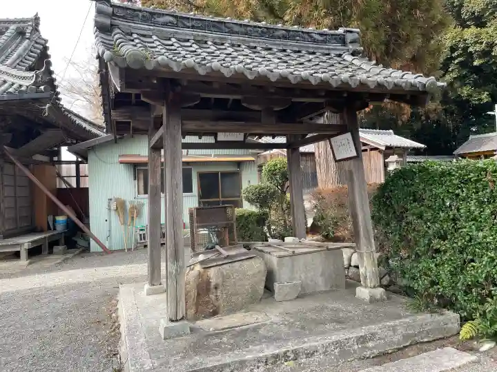 八幡神社(水口町新城)の{uncategorized: "未分類", other: "その他", undefined: "問題あり", building: "その他建物", grave: "お墓", sacred_gate: "鳥居", guardian: "狛犬", statue: "像", buddha: "仏像", history: "歴史", nature: "自然", garden: "庭園", animal: "動物", pagoda: "塔", temizu: "手水舎", mountain_gate: "山門・神門", sanctuary: "本殿・本堂", subordinate: "末社・摂社", art: "芸術", scenery: "景色", jizo: "地蔵", ema: "絵馬", goshuin: "御朱印", omikuji: "おみくじ", items: "授与品その他", amulet: "お守り", goshuincho: "御朱印帳", eats: "食事", festival: "お祭り", votive_dance: "神楽", shichigosan: "七五三参", wedding: "結婚式", experience: "体験その他", initially: "初詣", around: "周辺", anti_infection: "感染症対策"}