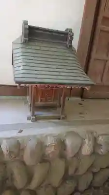 三ケ尻八幡神社の末社・摂社