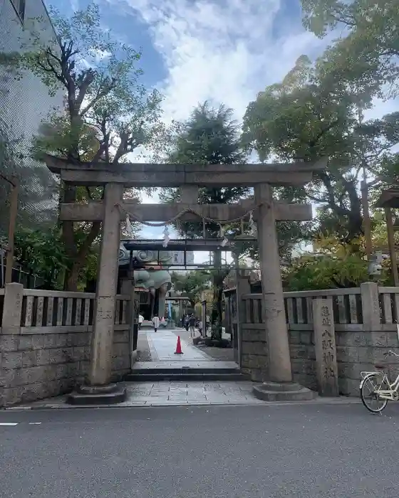 難波八阪神社の鳥居