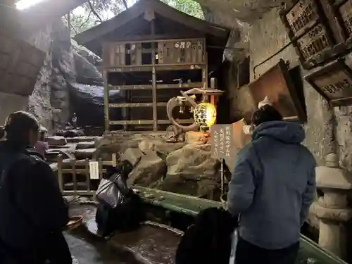 銭洗弁財天宇賀福神社(神奈川県)