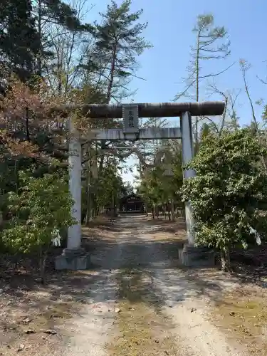 泉神社の{uncategorized: "未分類", other: "その他", undefined: "問題あり", building: "その他建物", grave: "お墓", sacred_gate: "鳥居", guardian: "狛犬", statue: "像", buddha: "仏像", history: "歴史", nature: "自然", garden: "庭園", animal: "動物", pagoda: "塔", temizu: "手水舎", mountain_gate: "山門・神門", sanctuary: "本殿・本堂", subordinate: "末社・摂社", art: "芸術", scenery: "景色", jizo: "地蔵", ema: "絵馬", goshuin: "御朱印", omikuji: "おみくじ", items: "授与品その他", amulet: "お守り", goshuincho: "御朱印帳", eats: "食事", festival: "お祭り", votive_dance: "神楽", shichigosan: "七五三参", wedding: "結婚式", experience: "体験その他", initially: "初詣", around: "周辺", anti_infection: "感染症対策"}