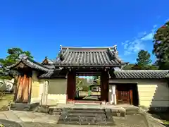 法華寺の山門