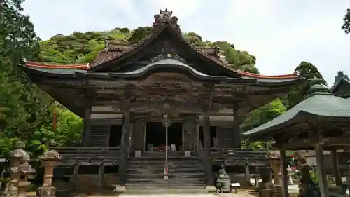 摩尼寺の本殿