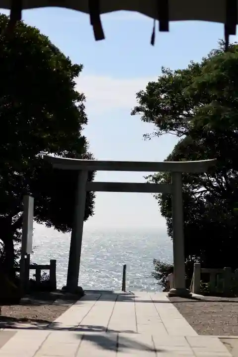 大洗磯前神社の{uncategorized: "未分類", other: "その他", undefined: "問題あり", building: "その他建物", grave: "お墓", sacred_gate: "鳥居", guardian: "狛犬", statue: "像", buddha: "仏像", history: "歴史", nature: "自然", garden: "庭園", animal: "動物", pagoda: "塔", temizu: "手水舎", mountain_gate: "山門・神門", sanctuary: "本殿・本堂", subordinate: "末社・摂社", art: "芸術", scenery: "景色", jizo: "地蔵", ema: "絵馬", goshuin: "御朱印", omikuji: "おみくじ", items: "授与品その他", amulet: "お守り", goshuincho: "御朱印帳", eats: "食事", festival: "お祭り", votive_dance: "神楽", shichigosan: "七五三参", wedding: "結婚式", experience: "体験その他", initially: "初詣", around: "周辺", anti_infection: "感染症対策"}