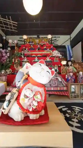 五所駒瀧神社の{uncategorized: "未分類", other: "その他", undefined: "問題あり", building: "その他建物", grave: "お墓", sacred_gate: "鳥居", guardian: "狛犬", statue: "像", buddha: "仏像", history: "歴史", nature: "自然", garden: "庭園", animal: "動物", pagoda: "塔", temizu: "手水舎", mountain_gate: "山門・神門", sanctuary: "本殿・本堂", subordinate: "末社・摂社", art: "芸術", scenery: "景色", jizo: "地蔵", ema: "絵馬", goshuin: "御朱印", omikuji: "おみくじ", items: "授与品その他", amulet: "お守り", goshuincho: "御朱印帳", eats: "食事", festival: "お祭り", votive_dance: "神楽", shichigosan: "七五三参", wedding: "結婚式", experience: "体験その他", initially: "初詣", around: "周辺", anti_infection: "感染症対策"}