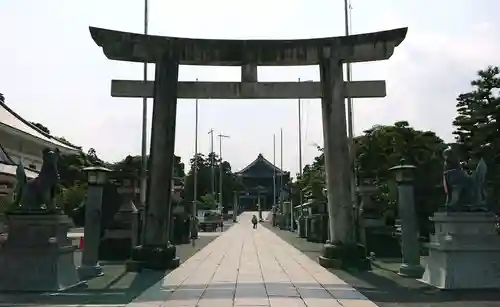 豊川閣　妙厳寺の鳥居