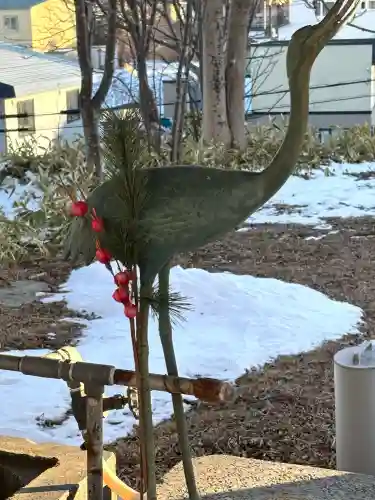 釧路護国神社の{uncategorized: "未分類", other: "その他", undefined: "問題あり", building: "その他建物", grave: "お墓", sacred_gate: "鳥居", guardian: "狛犬", statue: "像", buddha: "仏像", history: "歴史", nature: "自然", garden: "庭園", animal: "動物", pagoda: "塔", temizu: "手水舎", mountain_gate: "山門・神門", sanctuary: "本殿・本堂", subordinate: "末社・摂社", art: "芸術", scenery: "景色", jizo: "地蔵", ema: "絵馬", goshuin: "御朱印", omikuji: "おみくじ", items: "授与品その他", amulet: "お守り", goshuincho: "御朱印帳", eats: "食事", festival: "お祭り", votive_dance: "神楽", shichigosan: "七五三参", wedding: "結婚式", experience: "体験その他", initially: "初詣", around: "周辺", anti_infection: "感染症対策"}