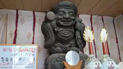 高岡関野神社の像